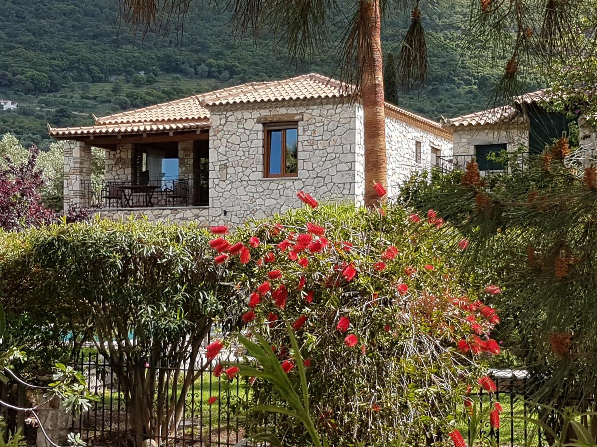 Castello Bellos Villas & Apartments Keri Exterior photo