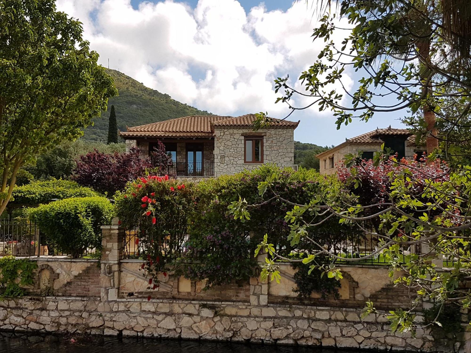 Castello Bellos Villas & Apartments Keri Exterior photo