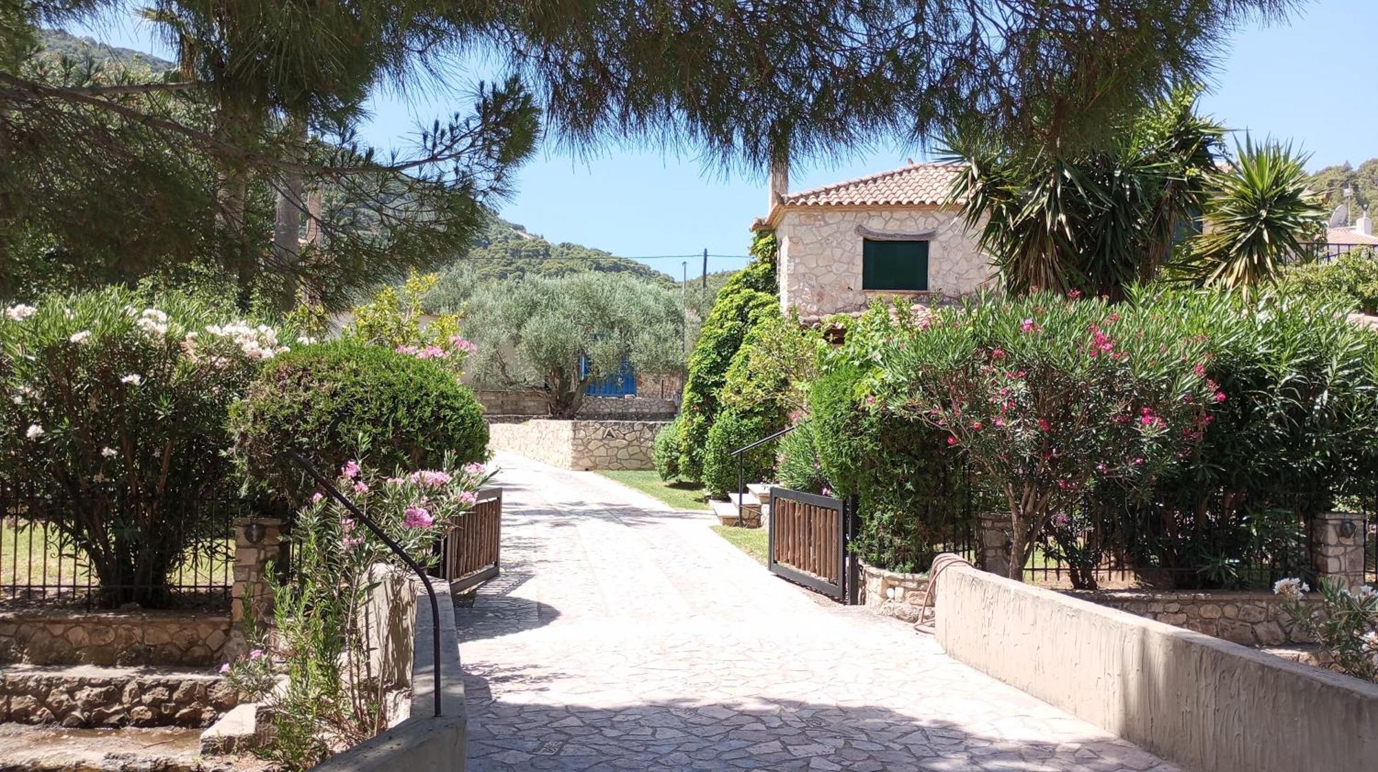Castello Bellos Villas & Apartments Keri Exterior photo